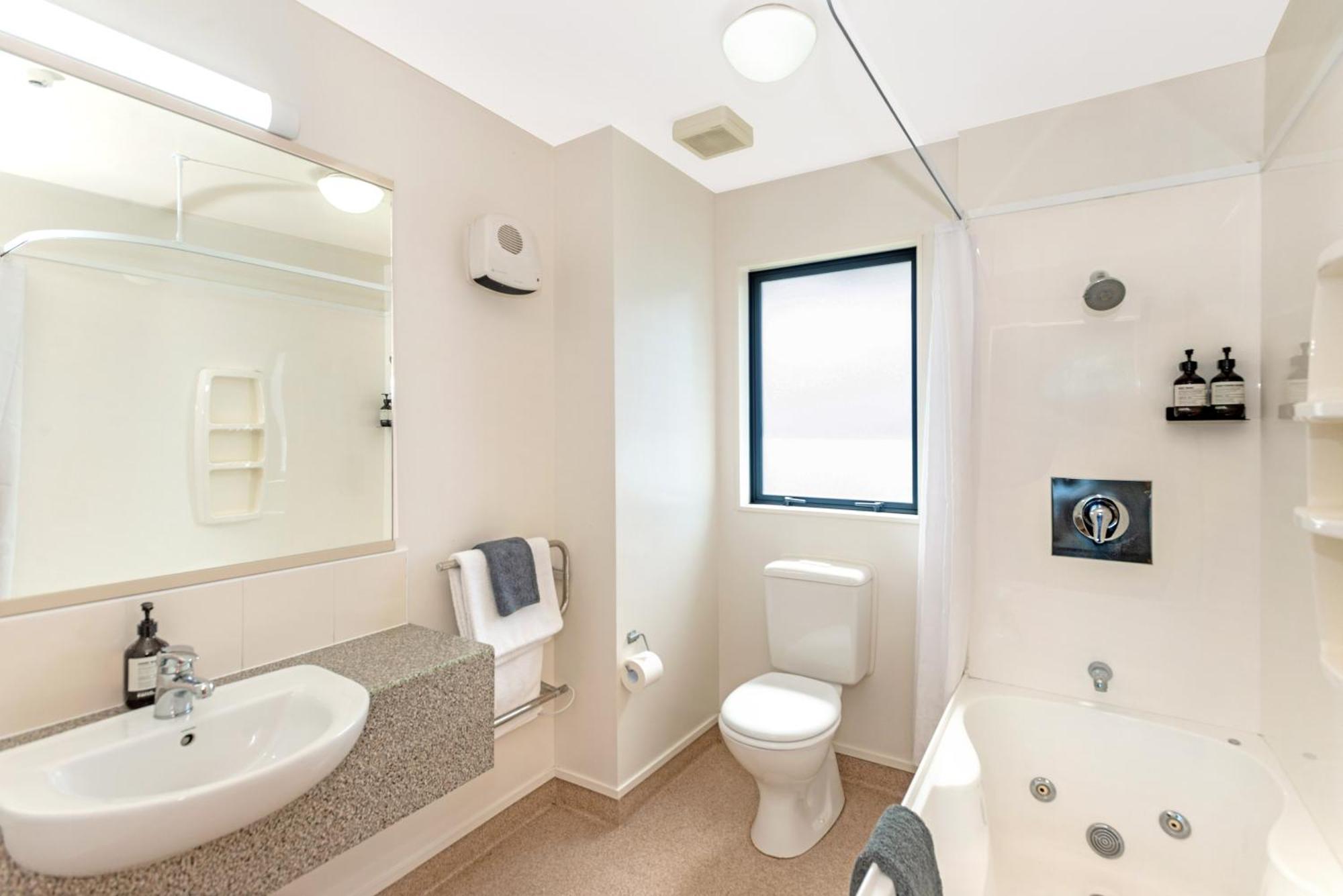 Bella Vista Motel 4*